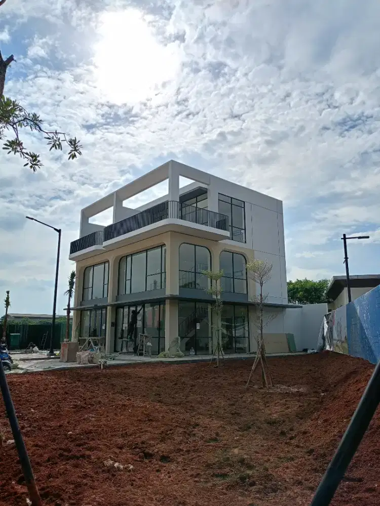 THE HIVE PATIO RUKO 3 LANTAI