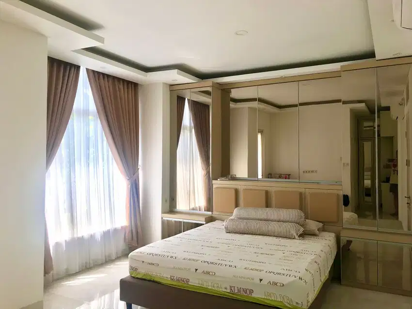 Dijual Rumah Mewah Cantik 3 Lantai Rooftop di PHG Cluster Chrysocolla