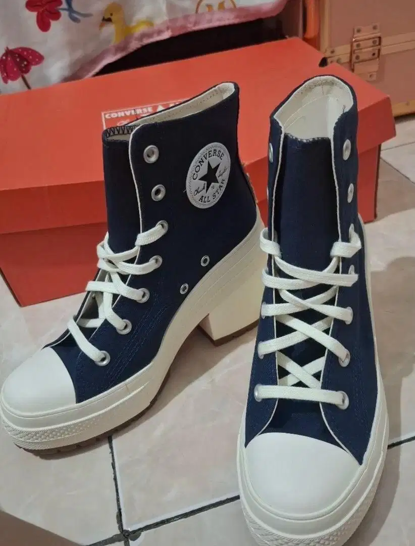 Converse 70 Deluxe Heels masih baru