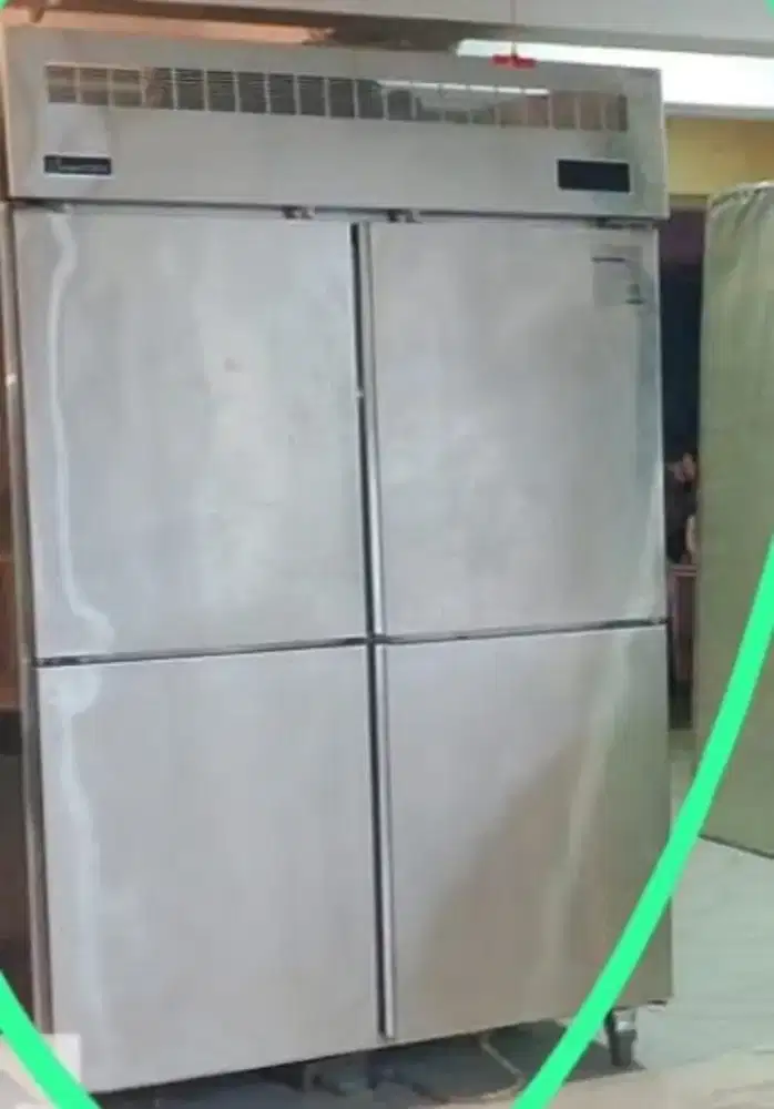 Di jual upreght freezer 4 pintu starcoll siap pakai
