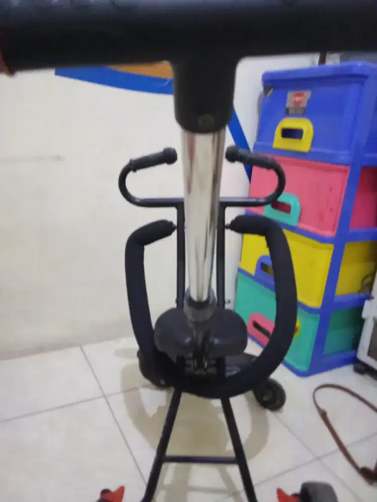 Kereta dorong bayi roda tiga