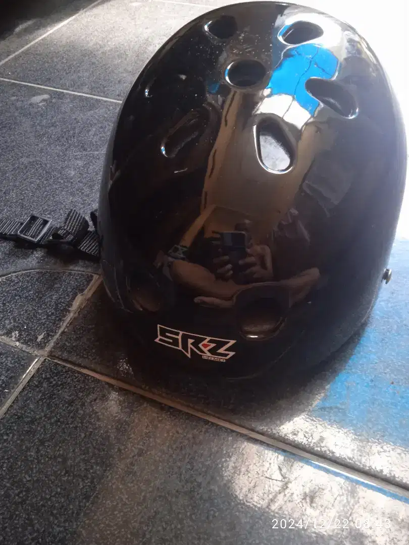 Helm srz anak hitam