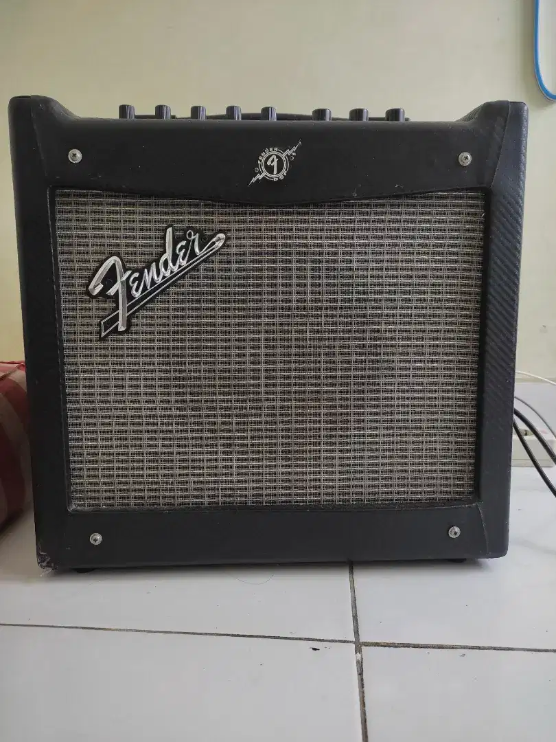 Ampli fender mustang 1