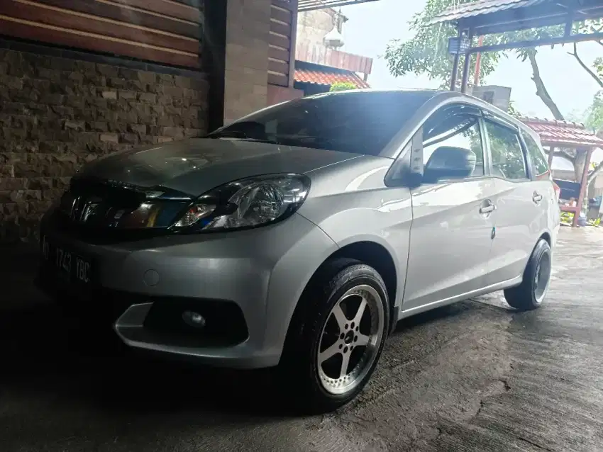 Bismillah numpang jual Honda. Mobilio E. Metic 2015.no.D.