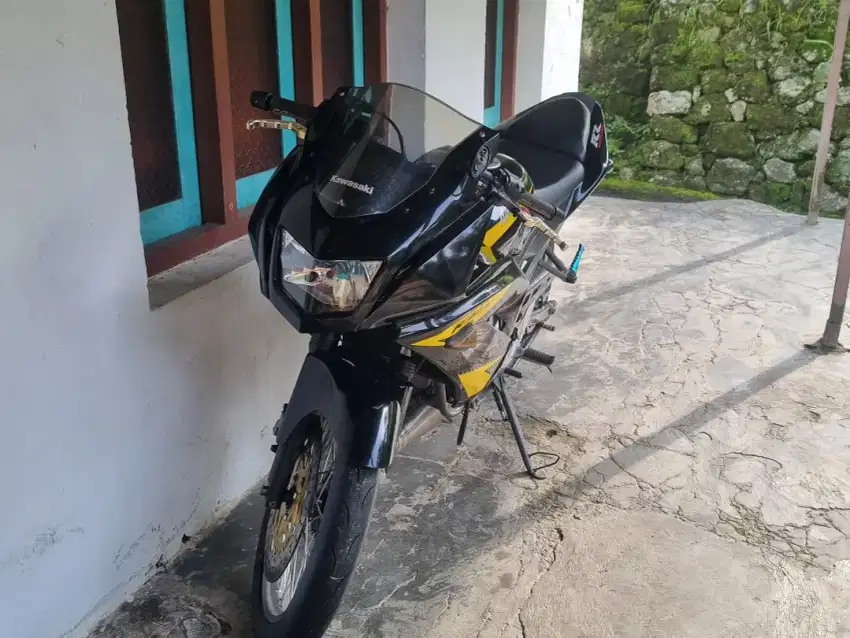 Dijual bu ninja rr ,surat komplit ,ban depan belakang baru,tijek