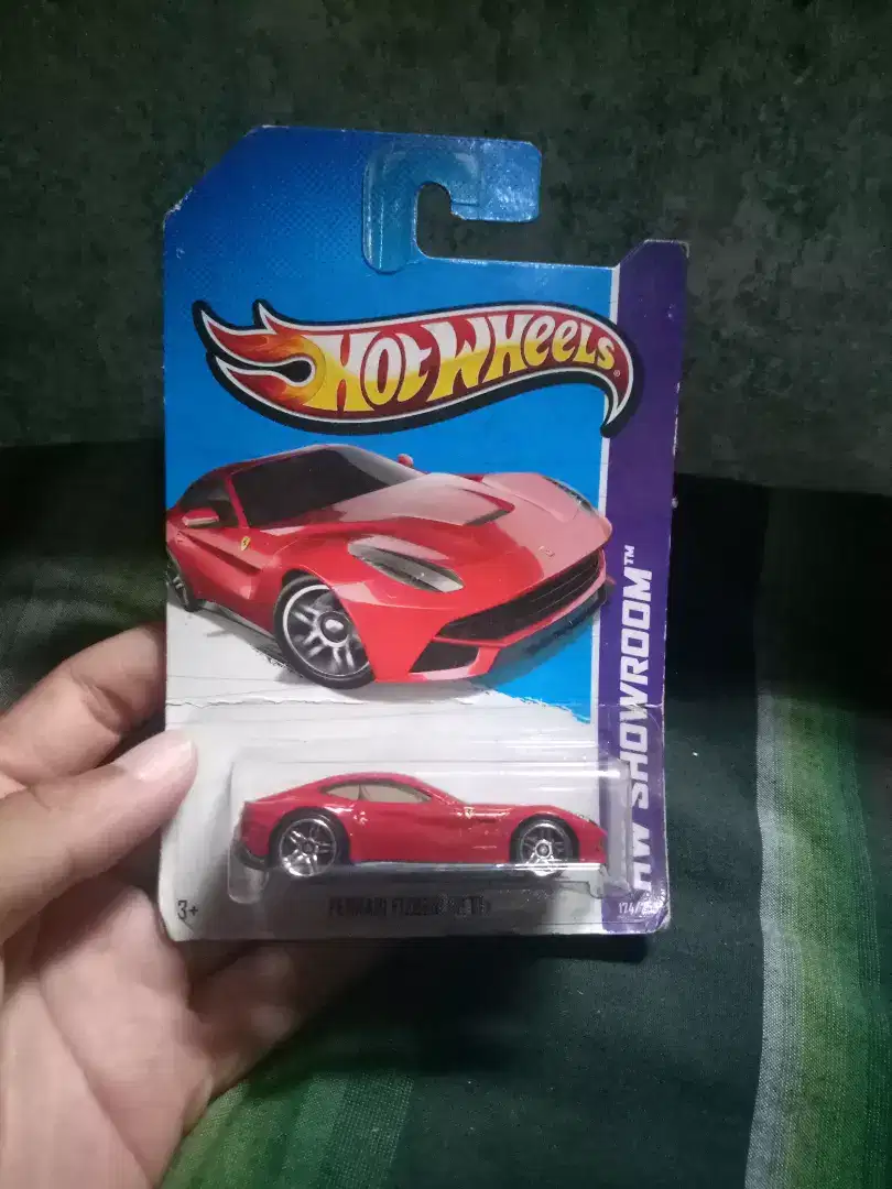 Hotwheels ferari merah