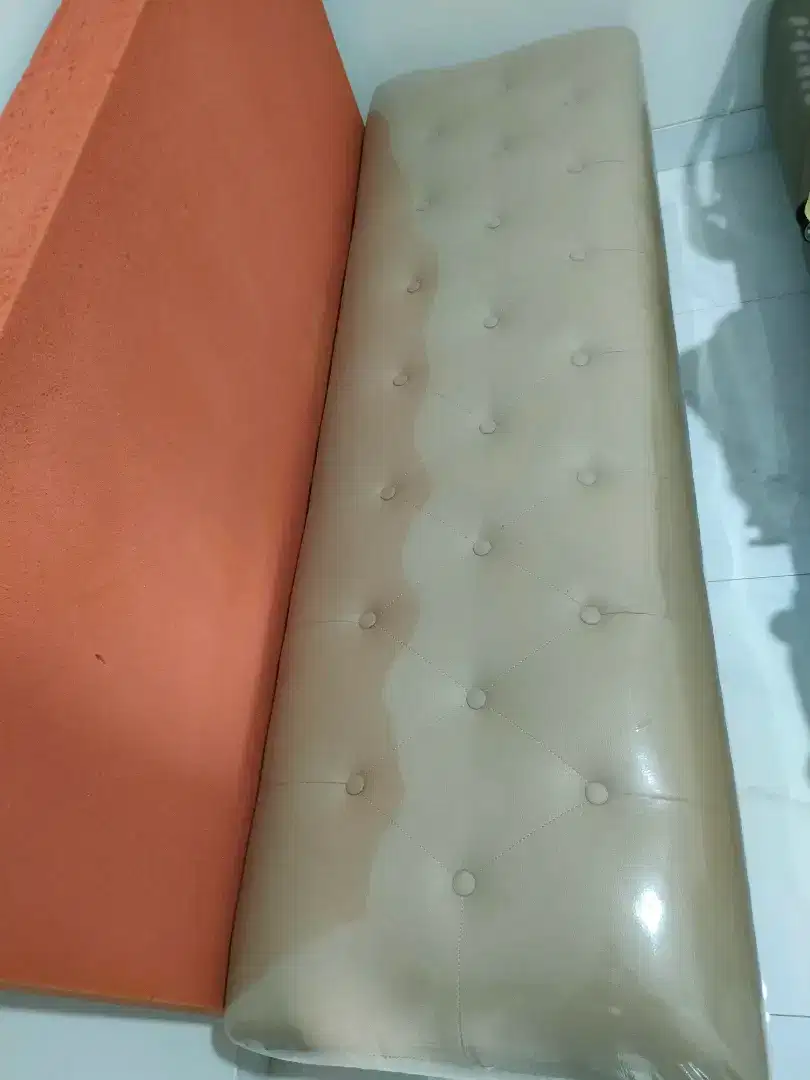 Sofa kulit warna light brown