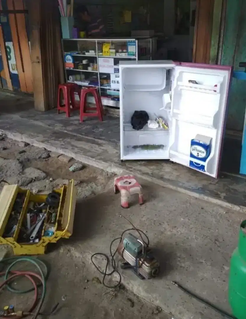 SERVIS AC,KULKAS,MESIN CUCI,FREZEER BOX,SHOWCASE,MICROWAVE