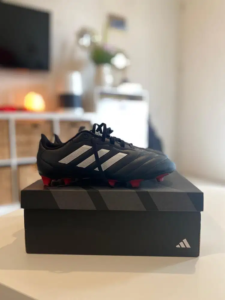 Sepatu mini soccer Adidas