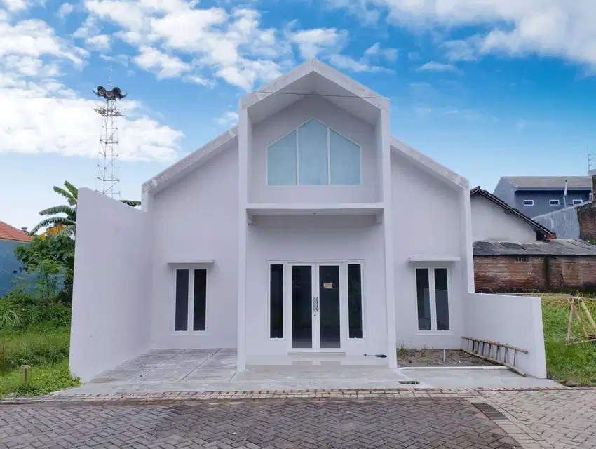 RUMAH BARU FREE DESIGN LINGKUNGAN NYAMAN DEKAT KOTA JEMBER