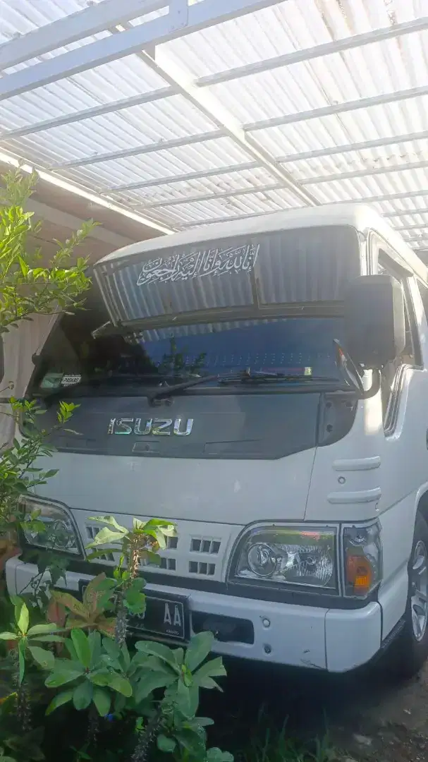 Isuzu Elf Minibus short 15 seats 2014