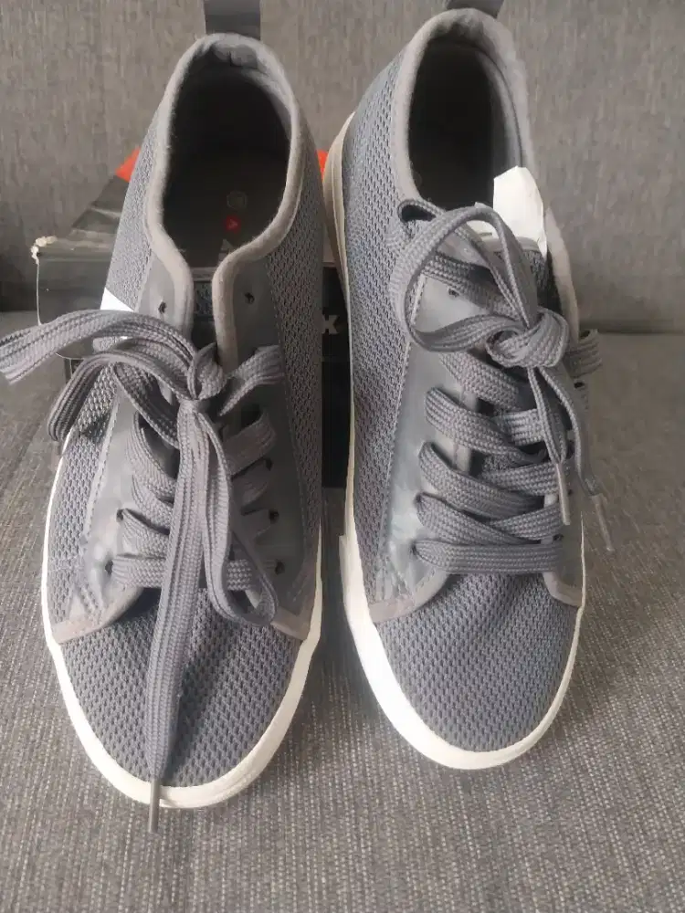 Sepatu air walk karson grey nomer 39 BARU