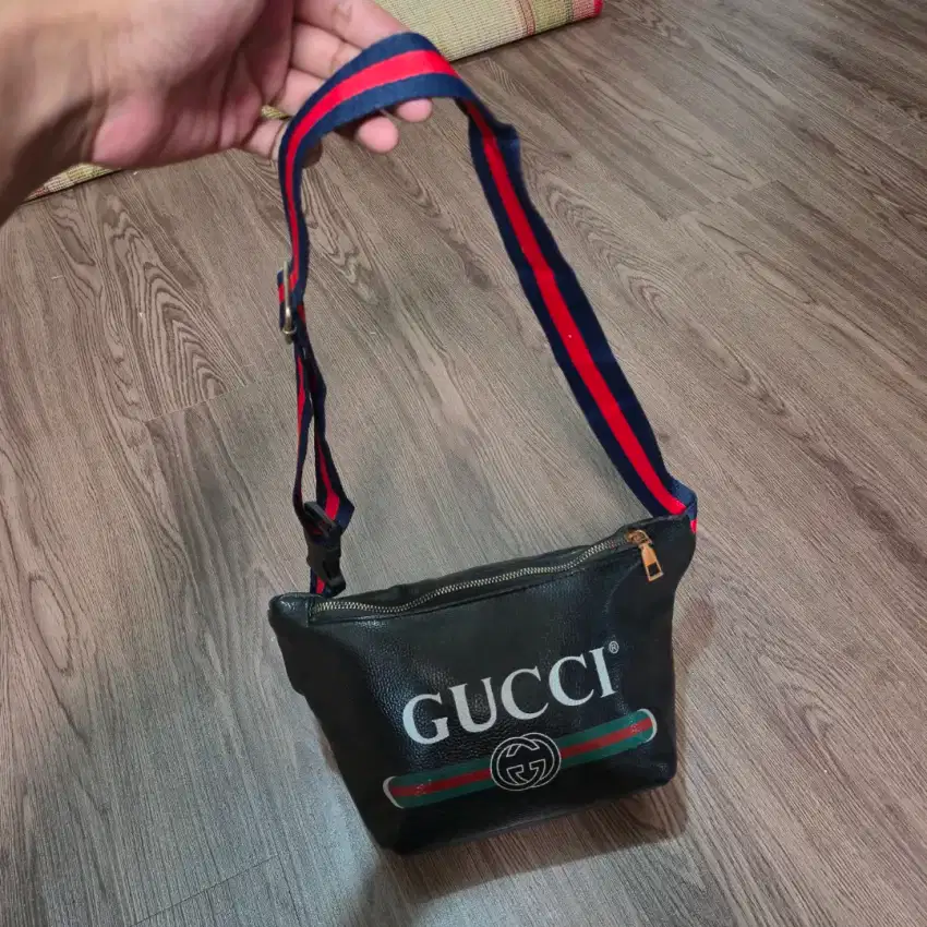 Tas waistbag gucci