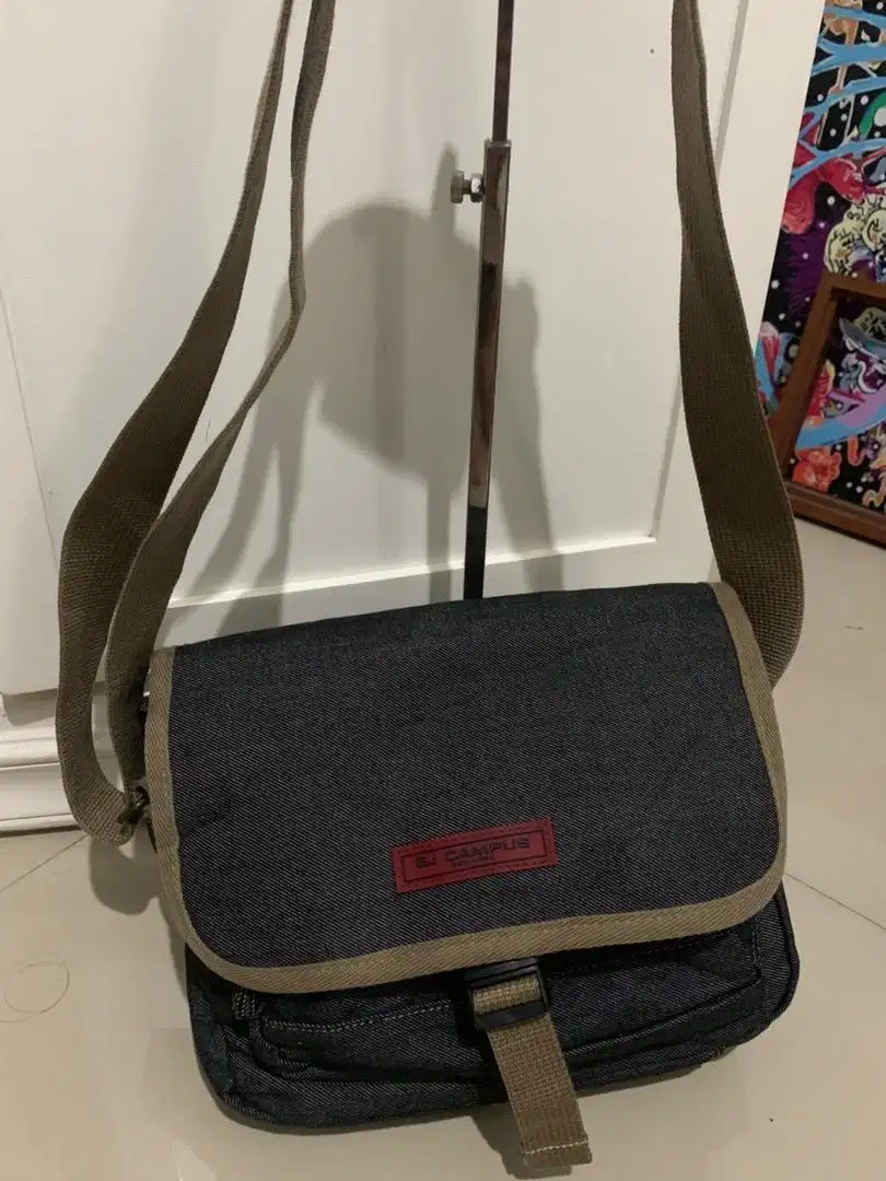 Tas selempang kanvas