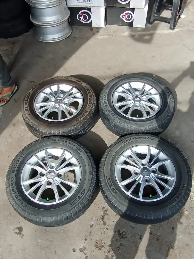 Velg oem xenia xi r14 4x114 sepaket ban