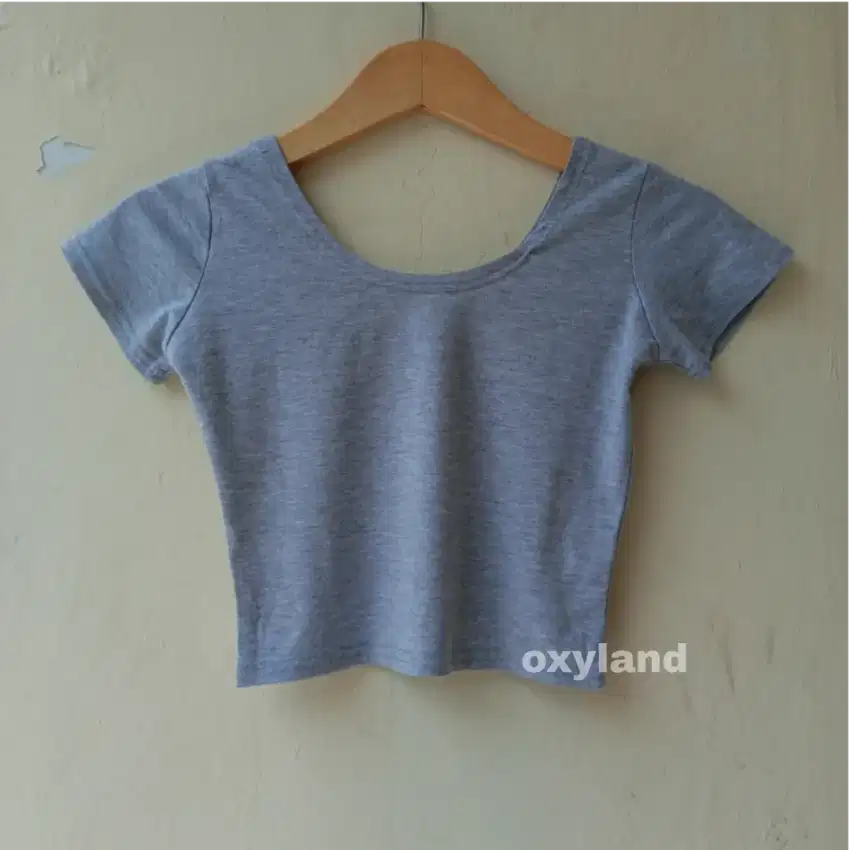 Kaos Crop Top Abuabu