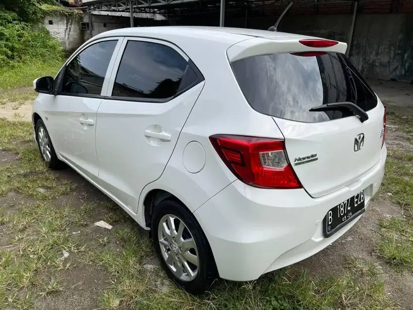 brio e at matic 2021 putih km low mobil antik