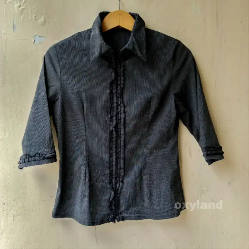 Kemeja Hitam Resleting Lengan Panjang