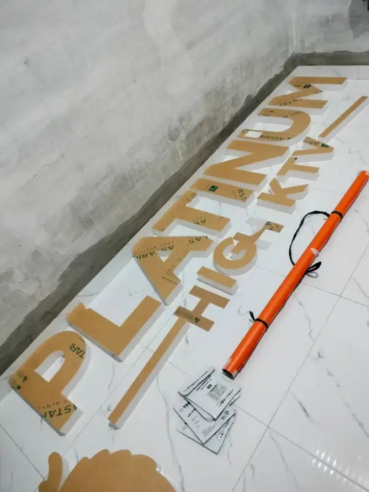 Letter timbul acrylic, Huruf timbul akrilik