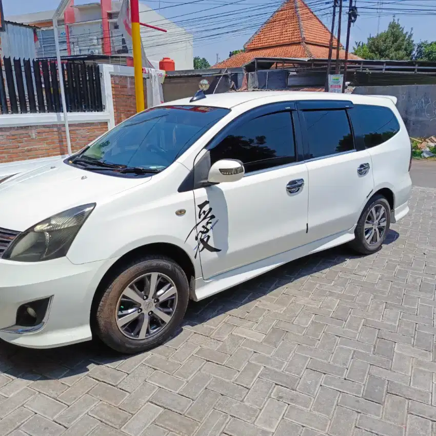 Nissan Grand Livina 2012 Manual