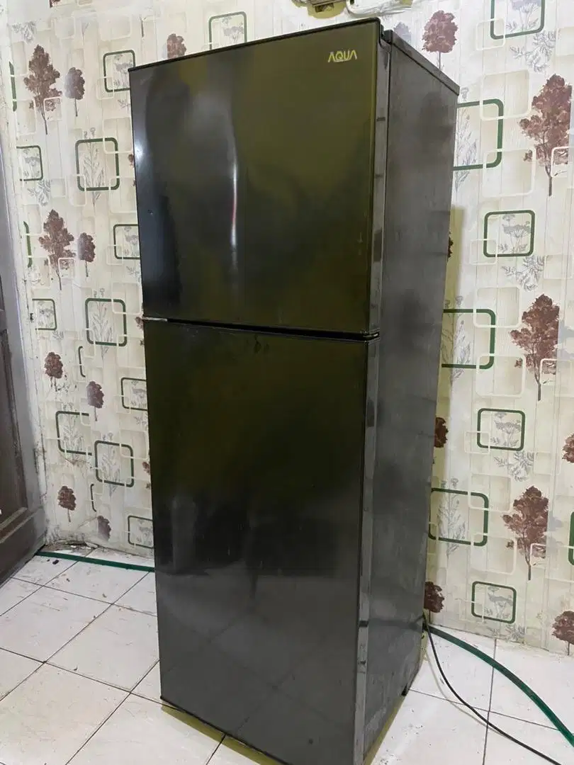 KULKAS 2 PINTU MERK AQUA