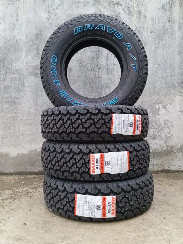 Ban maxxis at980. 215 75 15