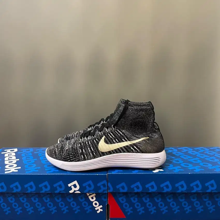 42 - Sepatu Nike Bekas Second Nike LunarEpic Flyknit Bekas Second
