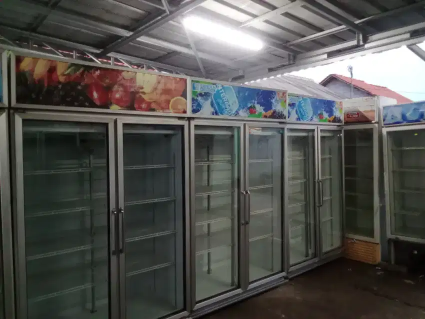 Jual showcase 2pintu