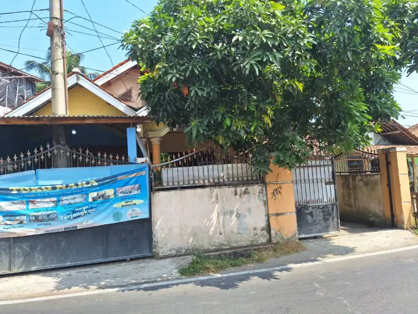 Dijual rumah pinggir jl. Ada kios nya