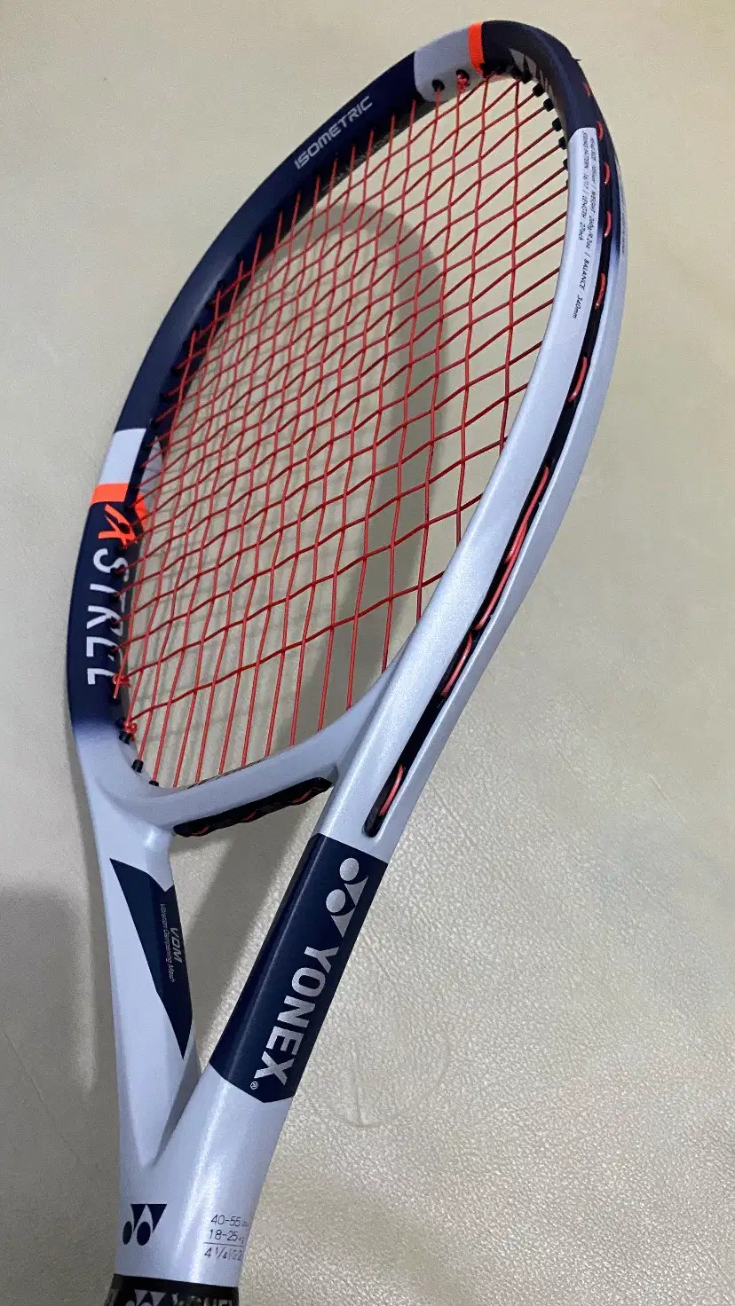 Dijual Raket Tennis Yonex Astrel. Masa pakai 2 bulan.