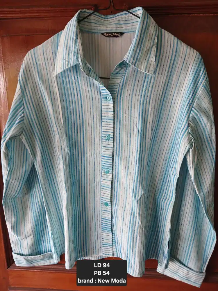 Kemeja wanita salur