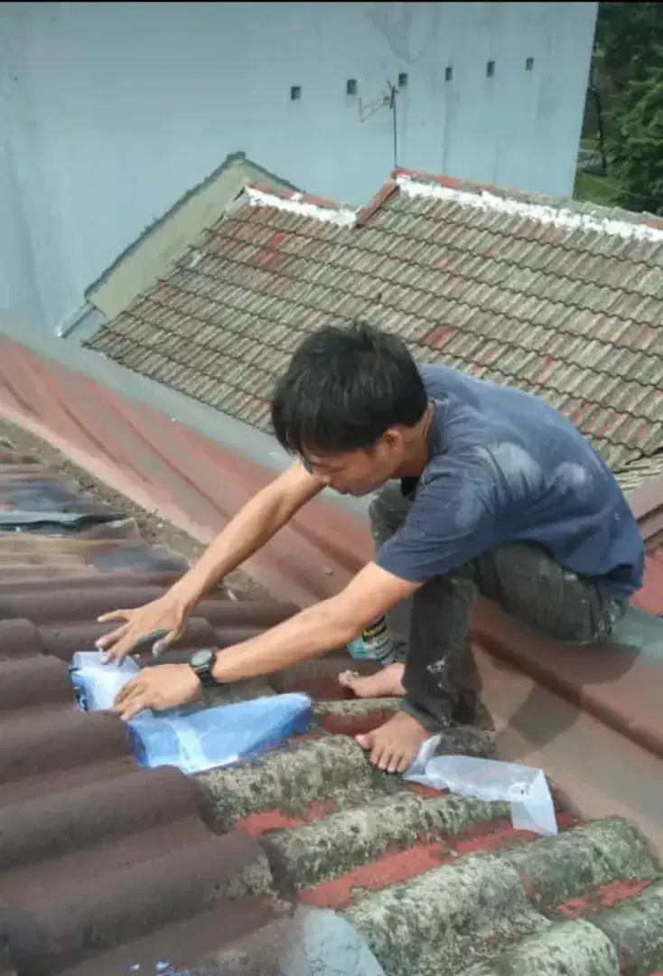 Menerima perbaikan atap rumah bocor genteng dak dan renovasi rumah dll