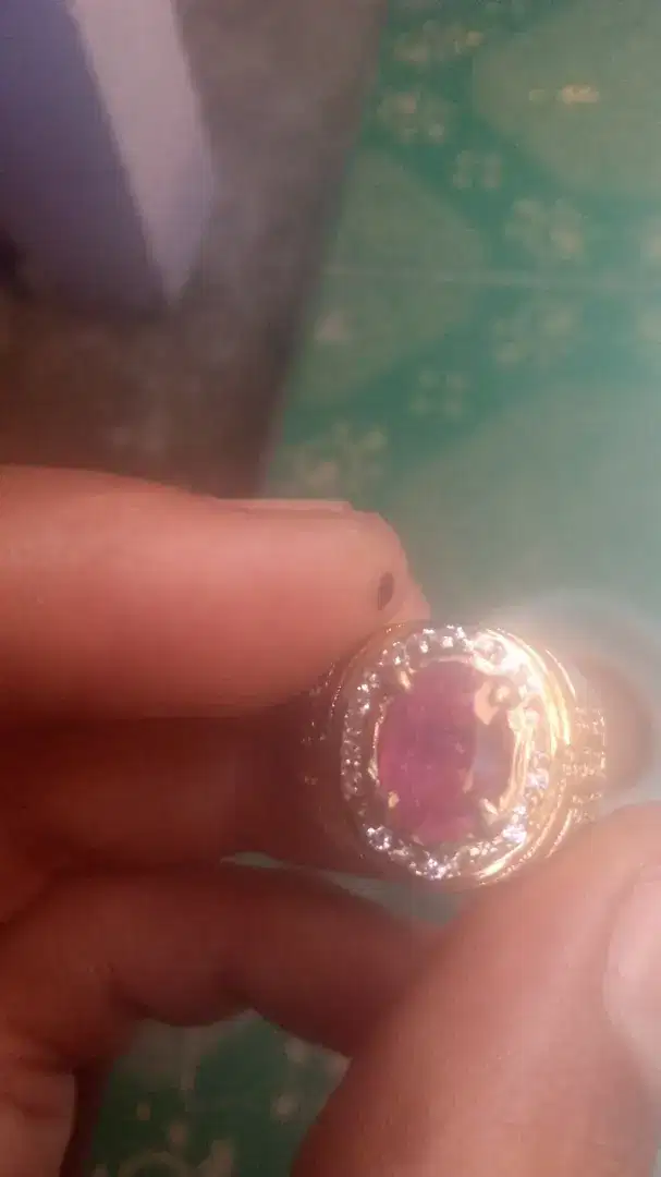 Natural batu Ruby cuting