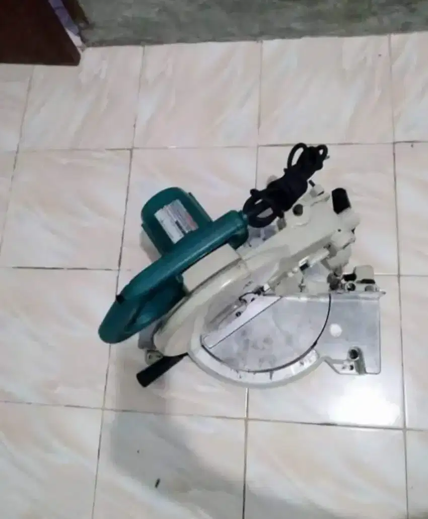 MESIN POTONG ALUMINIUM MAKITA