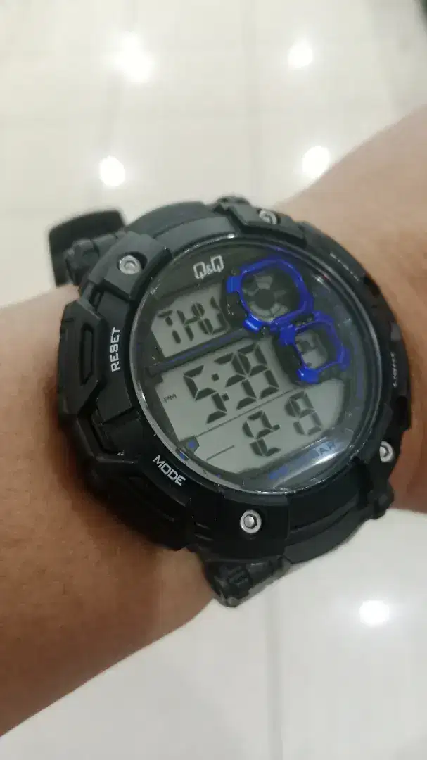 Jual jam tangan pria bekas seken Q&Q QQ M150 bagus mulus lengkap