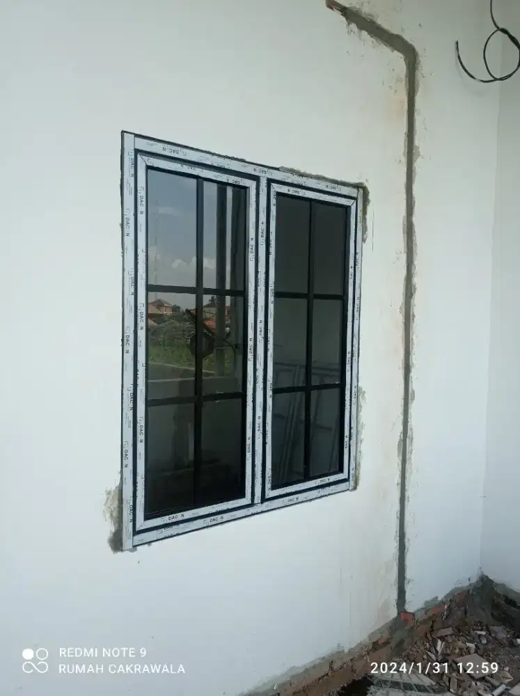 Jendela klasik Hitam Aluminium