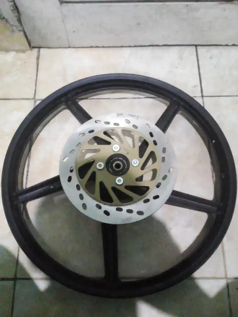 Velg depan suzuki smash