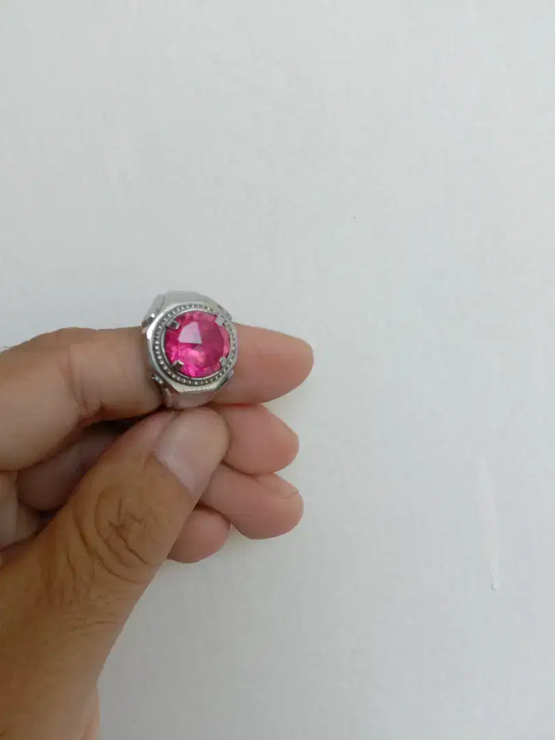 Cincin batu permata Ruby