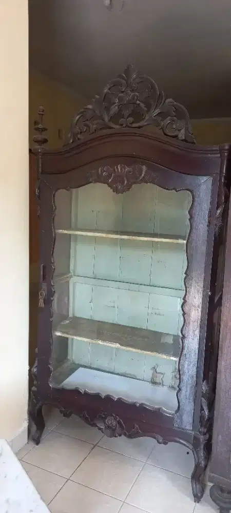 Lemari cundhuk vintage