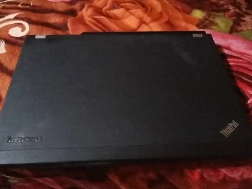 Di jual laptop second masih baru,merk lenovo