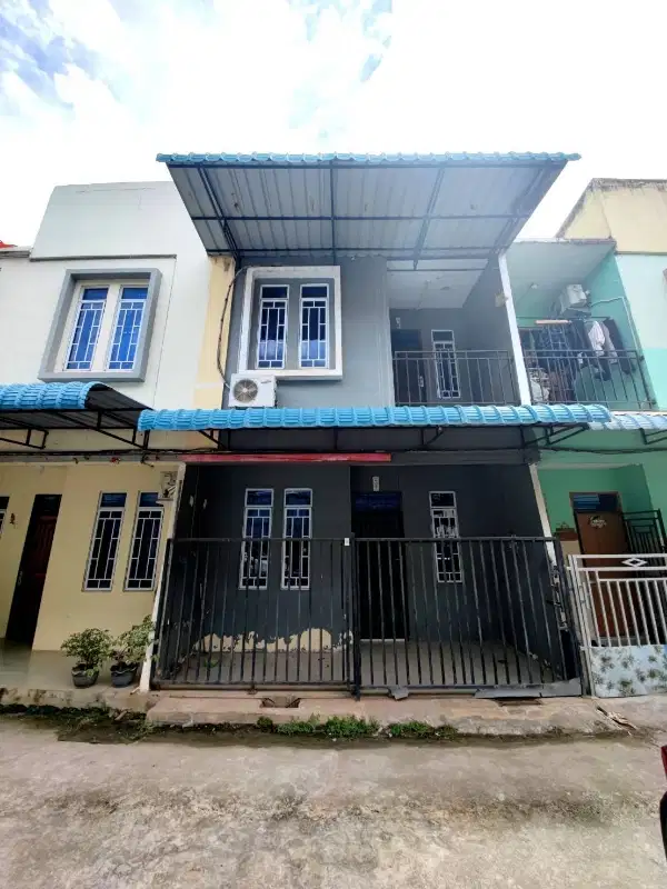 dijual rumah 2 lantai komplek mitra center-batu aji