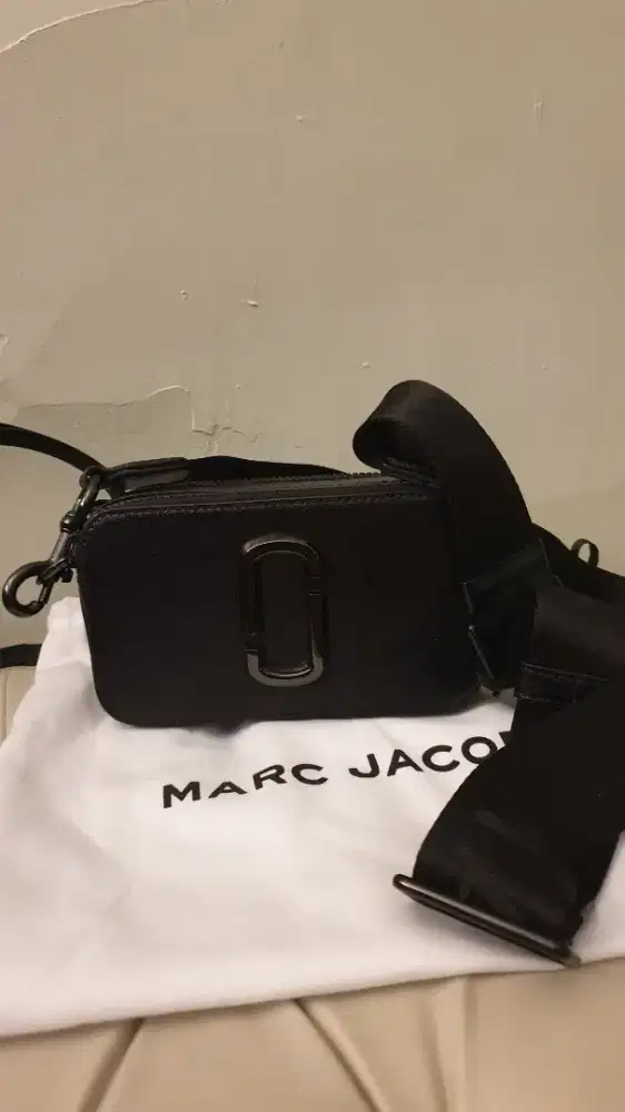 Tas Marc Jacobs Hitam