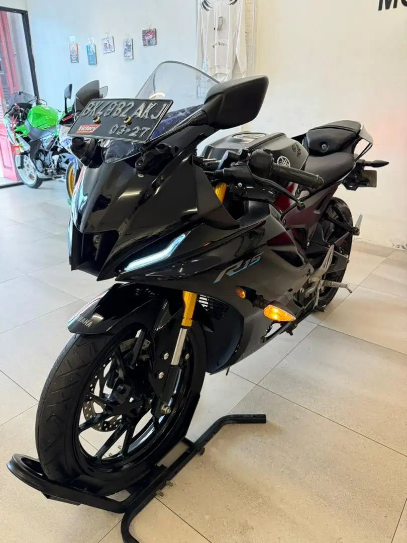 New Yamaha YZF R15 V4 2022 warna Hitam Gloss R15V4 155CC Sport 155 CC