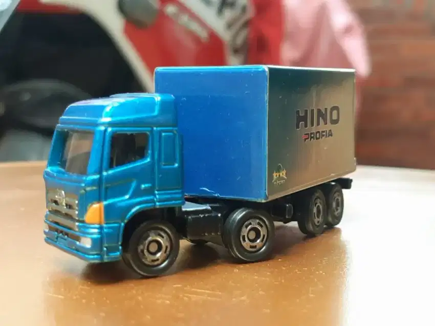 Tomy Biru Tomica Truk HINO