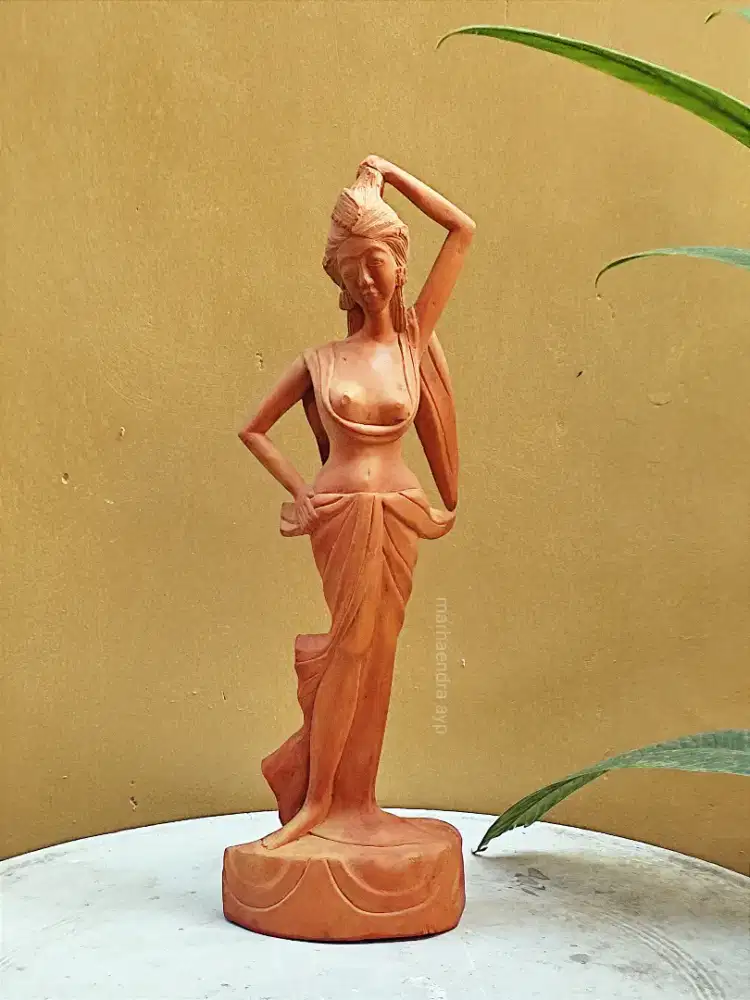 Patung bali kayu kemuning kuno