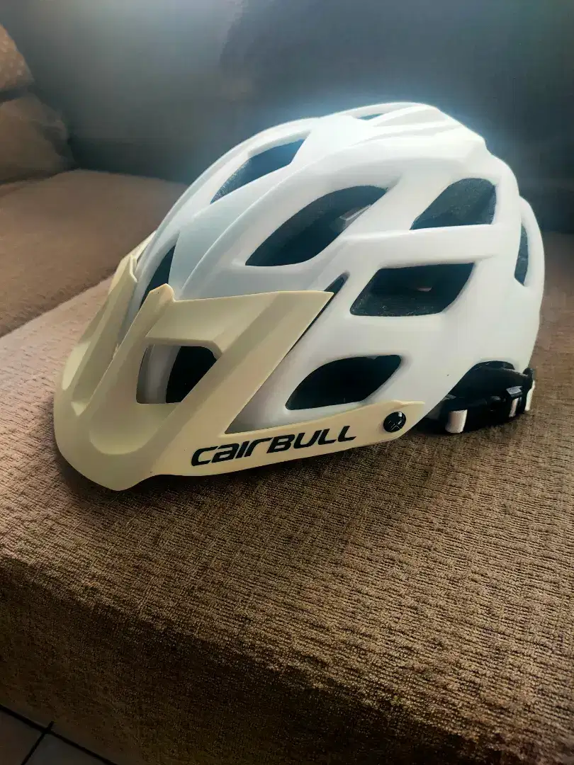 Jual helm sepedah Cairbull putih