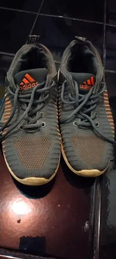 Sepatu adidas Made in vietnam