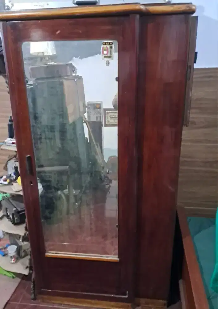 Lemari baju retro jati tua model vintage