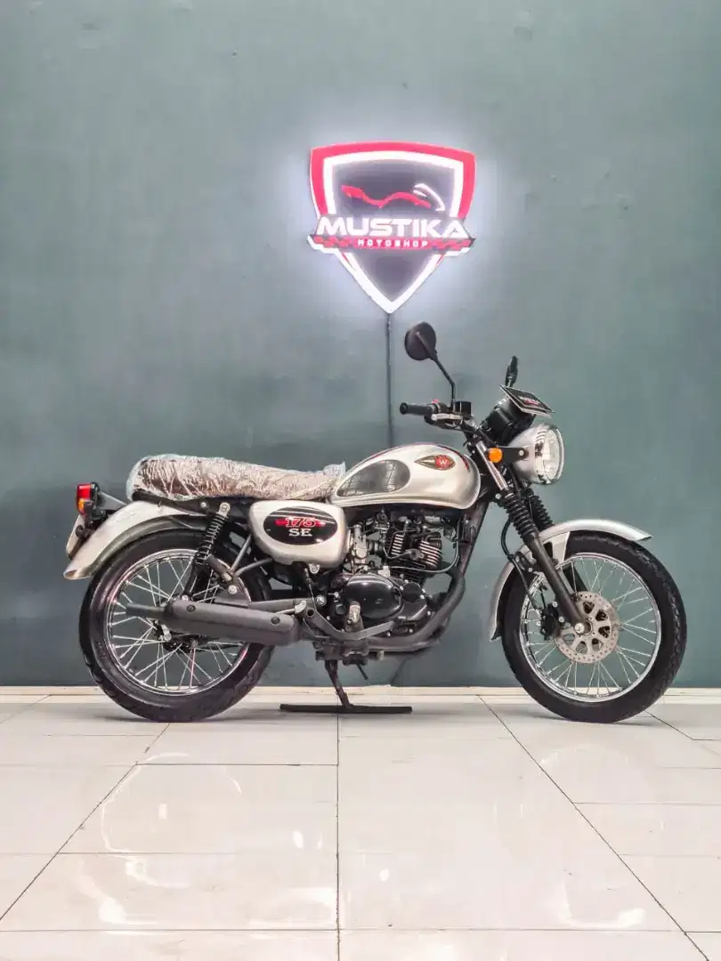 TERMURAH‼️ Kawasaki W175 SE Pmk 2022 Silver Favorit mustika motor