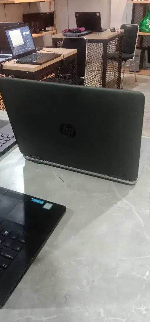 Hp i5 G5 RAM 8GB/256GB SDD